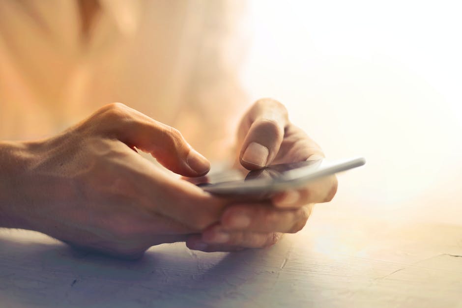 A person holding a smartphone with a fast loading website displayed on the screen.